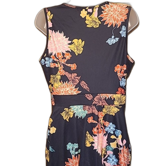 Guberry A-Line Wrap Dress Knee Length V-Neck Floral Sleeveless Tropical Pastel - Picture 9 of 17